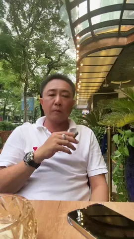 Cuộc sống giống như một con tàu đi trên đường ray, chỉ có thể tiến thẳng về phía trước, không thể quay đầu lại. Đến khi phát hiện ra mình đi lỡ bến, thì lại không thể mua được vé quay trở lại nữa…!!!