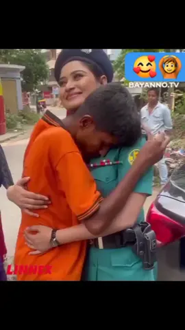 #india #police #policewoman #hug #kiss 