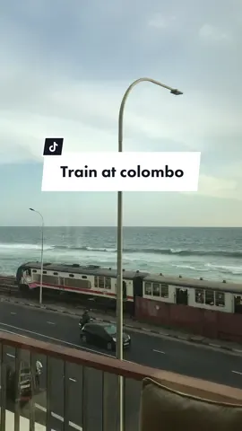Chuyến tàu hoả sát biển tại Colombo - Sri Lanka #ghiblivibes #train #chillwithme 