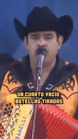 Un cuarto vacío, botellas tiradas, un hombre que llora, con toda su alma... Se la saben? 🎤🎶🔥 #TBT #CaprichoMaldito #LosRielerosDelNorte 