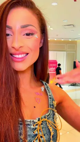 Thank you so much for having me at your event @FOREVER 21  for the launch of your new @Rolling Loud  collection 💖 Your new styles for the festival are so iconic 😎⚡️ #fyp #rollingloud #forever21 #miami #festivalfashion 