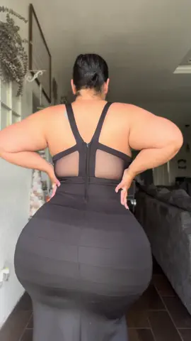 #fyp #viral #curvy #thicktok #plussize #curvygircommunity #tiktok #fullscreenqueen ##scrollstopper #walkaway #shape #hourglass #florida 