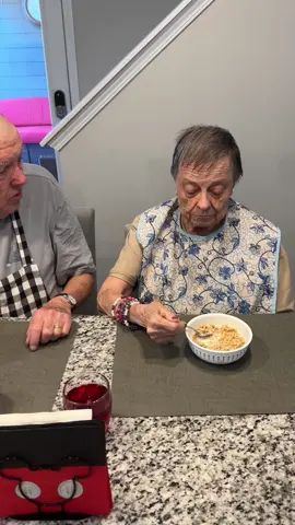 Not sponsored by @cheerios 🤣 #ENDALZ #alzheimers #alzheimersawareness #alzheimersdisease #alzheimerscare #dementia #alzheimer #caregiver 