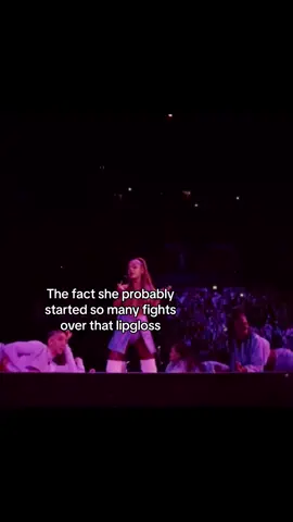 She probably did 😭 whoever got that lipgloss is LUCKY. || #arianagrande #arianagrandefan #arianator #arianaversion #fypシ #fypシ゚viral #goviral #viralvideo #foryoupage #blowthisupforme #blowthisup 