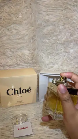C H L 0 E Classic Eau de Parfum 🤍 A floral powdery scent smells elegance & sophistication ✨ Now available in 5ml/10ml decants and full 75ml bottles! 🛍️ Visit our shop to grab yours 🥰 #fypシ #foryoupage #foryou #fyp #decantsperfume #goviral #TiktokShop #perfumetiktok #perfumetok  #SmallBusiness #decants 