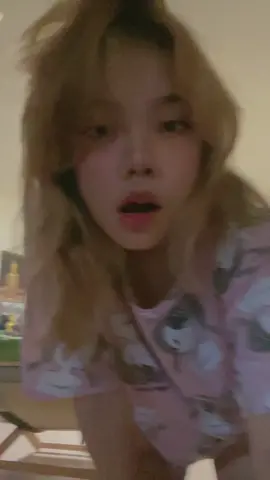 คิดถึงสาวหัวทองฟตลอยเพิ่งตื่นนอน