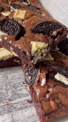 Cookies & Cream Brownies 🫶🏽 How to make it: * 1 box brownie mix, duncan hines chewy fudge or whatever brownie mix you want (follow instructions on box) * Use milk instead of water Add ins * Oreos for topping * 12-fun size hersheys cookies and cream bars * White chocolate chips (Amount used is up to you.) Bake Temperature: 325F Bake Time: 24-27 minutes Pan Size: 9x13 (Make sure to follow instructions based on pan type and time.) 1. Preheat oven 325F. 2. Mix brownie mix according to the box. 3. Break up hershey’s  bars and add into brownie batter. 4. Add white chocolate chips. 5. Fold into the brownie batter. 6. Line your pan with parchment paper or spray with non stick spray. 7. Pour brownie batter into pan and evenly spread. 8. Add more hershey’s bars on top and break oreos to place on top. 9. Place in oven for 24-27 minutes for a 9x13 pan or whatever pan you are using. Make sure to check box for instructions based on pan. 10. Take out of oven and let cool for an hour. 11. Cut and enjoy 🫶🏽 #cookiesandcream #brownies #oreobrownies #brownierecipe 