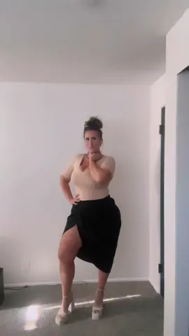 My new favorite skirt!! 🙌🏻 #amazonfinds #stevemadden #platformshoes #momof5 #curvyfashion #midsizefashion #midsizegal #midsizestyle #curvystyle #curvyandconfident #bougieonabudget #midsize 