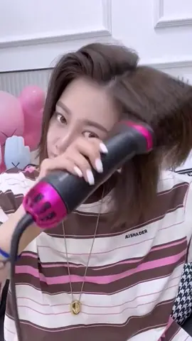 It's both a hair dryer and a comb.#3in1 #hairdryer #comb #haircurlingiron #goodiestoshare #householdgoodies #practicality 