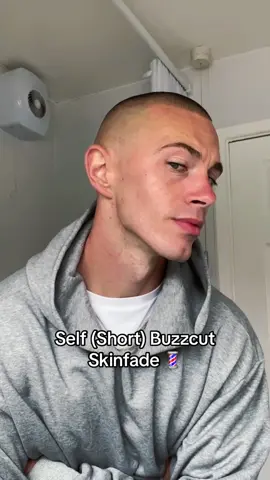 1) Skin on sides 2) 0 to hairline level 3) 0.5 on top 4) Blend the 0 and 0.5 5) Blend out the skin-line  #selfhaircut #buzzcut #skinfade 
