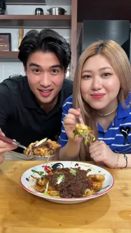 Masak makanan favorit @alex🐤 ! Tahu tek ini uenak bgt, tapi pas goreng kacang ati2 ya kalo kelamaan begitu 😂  Resep: 2 butir telur 1 kotak tahu putih/tahu cina 200gr kacang/sesuai selera 1 sdt petis udang 4 btr bawang putih 1 cabe rawit 300ml air sedikit sedikit 1 sdt kaldu ayam 2 sdm gula pasir/gula jawa 200gr tauge direbus cepat 100gr kentang digoreng  #fyp #fypシ #resepmudah #reseprumahan #tahutek 