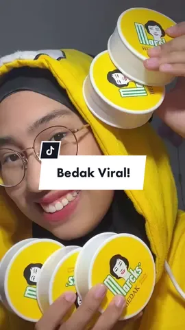 Panggilan kepada pecinta loose powder, kamu pakai Marcks’ Classic yang sudah ada dari generasi ke generasi belum? Kalau belum tandanya kamu harus pakai bedak viral andalan wanita Indonesia sekarang juga💛✨ #bedakviral #bedakmarcks #diskonmarcks #setiamerawatcantikmu 