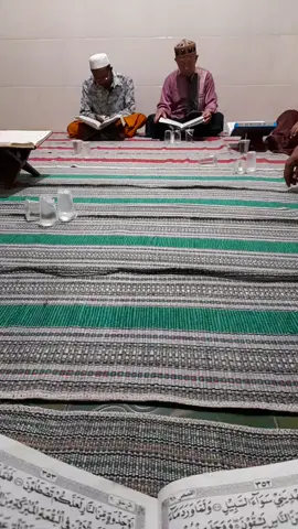kumpulan tadarus di rumah ustad muksin di desa kolor sumenep