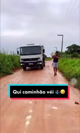 Qui caminhão véi 😂😂😂.                        #videoviral #videos #videoengracadosdotiktok #humor #tiktok #viralizou #Anime #viral #viral 