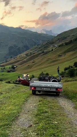 @Kon Rad driftin’ into the sunset ☀️ #farm #brielmaier #farmgirl #reform #heuram #aebi #aebipower #brielmaierpower #switzerland #farmerlife @Simon Fleischmann