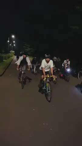 Caffeine after cycling #fixie #fixedgear #singlegear #singlespeed #nobrakes #cycling #cyclinglife #cyclingtiktok #cyclist #cyclistlife 