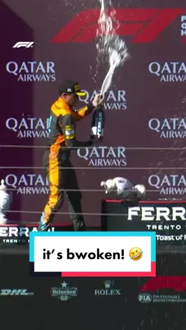 it’s bwoken! 😂 lando had a little inchident on the podium with max’s trophy 🏆😅 #f1 #formula1 #landonorris #maxverstappen #hungariangp 