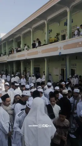 Jasa guru tak terbalaskan. Semoga pahala mengalir deras laksana air terjun yang jernih. #mondok #santriputra #fypsantri #storypondok #pondokpesantren #mediapondok #mediapondokjatim #cinematicsantri #nurulqarnain #nurulqarnainsukowono #bismillah 