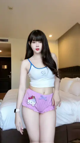 Chị em mua quần vào giỏ hàng nhé 🥰 cảm ơn ạ 🫶🏻 #fypシ #fyp #trending #xuhuong #dancer #mênhảy #dancechallenge #dancecover #tiktokdancevietnam #dance #gaixinh #xuhuongtiktok #hottrend #phamhuyennhi 
