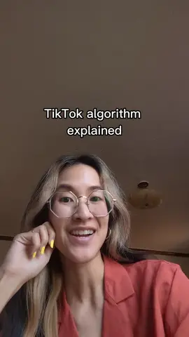 Here's a quick explanation of how TikTok's algorithm works and tips to increase your views! Check back for more in our series on short-form video platform algorithms 🤳🏻 #tiktokalgorithm #tiktoktipsforsuccess #algorithmexplained #algorithmtip  #socialmediatipsandtricks