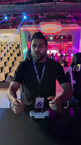 When your mom keeps getting in the way 🎮 #gamers8 #landofheroes 