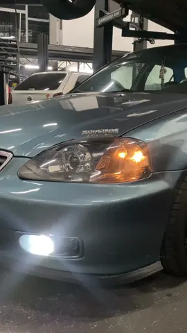 2000 honda civic Ex vtec 🇯🇵 Serviços realizados: Revitalização e polimento de farol Setas conjugadas #foryou #foryoupage #fypシ #civic #honda #oficina #oficinamecanica #esteticaautomotiva 