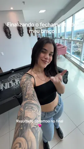 Mais um dia de tattoo pra terminar de fechar meu braço 💖🤌🏼 meu tatuador é o @jota #tatuagem #tatuagemfemininas #Vlog #tattoo 