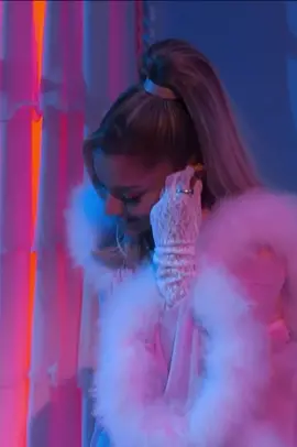 the way ari took off her earpeice at the end of the song to hear the crowd #arianagrande #daltongomez #thankunext #grammys #liveperformance #arianator #foryoupage #foryou #fyp #fy 