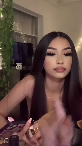 Trying different makeup styles (pt.1) #copyandpastelatinamakeup #latinamakeup #latina #makeup #makeuptutorial #usa #usa_tiktok #greenscreen 