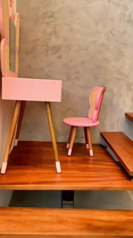 Penteadeira borboleta em rosa para sua filha ter o cantinho que merece 💖 Entregamos para todo o país 🇧🇷🚚 #marcenariacriativa #penteadeiracamarim #penteadeira #penteadeirarosa #meninas #fyp #barbielifeinthedreamhouse #barbiethemovie #barbiedechapeu 