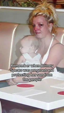 She is such a good mom❣️✨#britneyspears #cry #baby #preganat #poor #fyp #foryoupage 