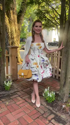 #oscardelarenta #oldmoney #oldmoneywomans #oldmoneyfashion #oldmoneylife #luxuryliving #luxurylifestyle #fendi #fendibaguette #palmbeachisland #palmbeachstylist #palmbeachstylist #palmbeachluxury #luxuryrealestate #luxurylifestyle #luxurytravel #fredericmalle #luxurycommunity #philanthropy #philanthropist #fyp #foryourpage 