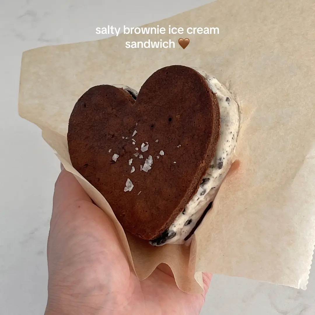 salty brownie ice cream sandwich 🤎 brownie recipe by claire saffitz + @vanleeuwenicecream cookies & cream ice cream + topped with flaky sea salt - srsly the best combo this is a dangerous dangerous summer snack 🥵 you've been warned. but seriously tho it's soooo goood #brownie #icecreamsandwich #vanleeuwenicecream #cookiesandcream #summerdessert #easydessert #aesthetic #dessert #foryou #fyp #homebaking #homecafe #baking #clairesaffitz 