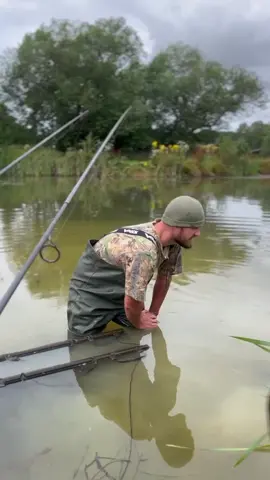 It was a great weekend at Coppins Lake in Battle, East Sussex. We managed plenty of fish between us over our 72-Hour Lake exclusive, even a couple of the lake's biggest residents.  The vlog of this session will go live in about four weeks, and as always, it’s not going to be you want to miss.  If you wish to book Coppins Lake, head to the Swimbooker website/app. This place is perfect for 3-4 experienced anglers. Lake exclusives only.  Cheers Guys 🙌🏼 #carpfishing #carp #carpfishinglife #carpfishinguk #karpfenangeln #carpangler #thatscarpy #angling 