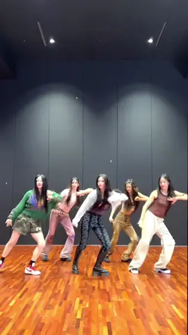Tik tok tik tok tik tok 🎶 #NewJeans #뉴진스 #NewJeans_ASAP #NewJeans_GetUp #Time_to_NewJeans