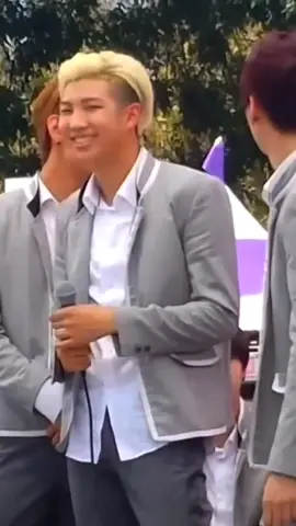 I'm sorry, but as for me, this is some kind of humiliation!😡😡 What does the presenter allow himself? And this is Shoogar's forced smile...🥺😢 #disrespect #BTS #suga #yoongi #fyyyp #evil #2014