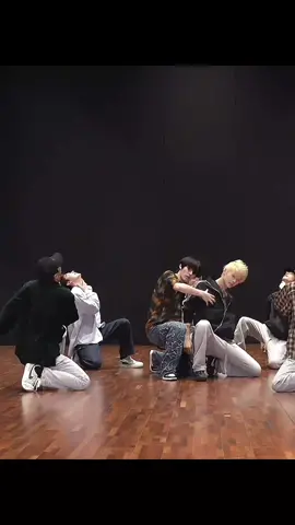 sunoo unintentionally hits sunghoon #sunoo #sunghoon #sunsun #enhypen 