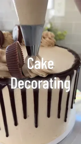 Decorate a chocolate peanut butter cake! #cakedecorating 