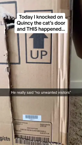 Why did Quincy try to eat the door 🤣🤣🤣 #Pubity (Lauren Selfridge via @ViralHog)