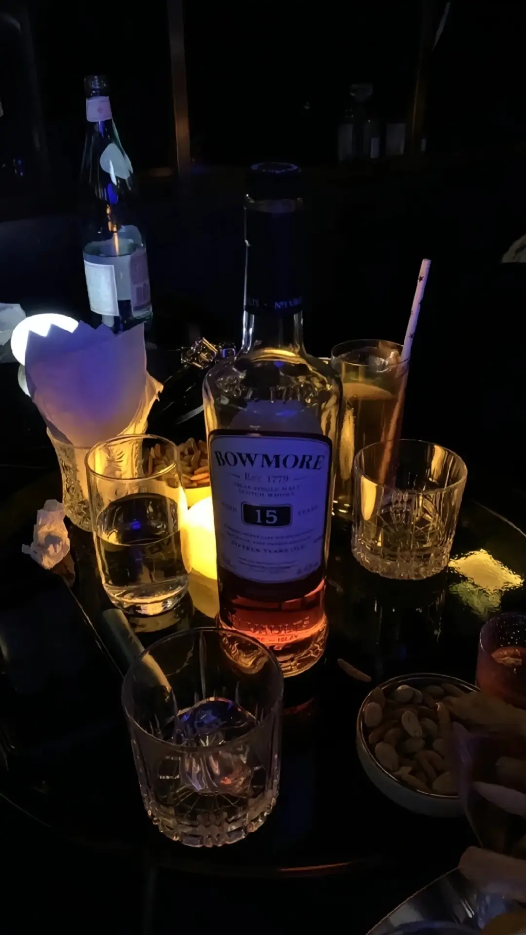 minum sampai mabuk, mabuk karena minum 🍾🍾 Dia galau, gw yang kena 🫣🫣 #temanlaknat #gilabareng #temanseperjuangan🔥💪 #sahabatsejati  #cobacintaku #temangalaumu #korbanghosting #malam #galau #cintasendiri #temanterbaik #mabuk #mabukcinta #soulmate #berandagak #fypgak #menikmatihidup #menikmatimalam #drinkdrankdrunk #partynight #fypdonggg #fypyuk #berandatiktokterbaru 