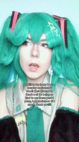 🎤 #HATSUNE ;; decided to post miku since she was my first cosplay!! cosplay has been a HUGE part of my life and it’ll stick with me forever!! (like fr, i have a scar from it), but anyway SPECIAL shoutout to alise and ashton!! u guys r the best!!!! #katzecollective #miku #hatsunemiku #vocaloid #vocaloidcosplay #cosplay #fyp 
