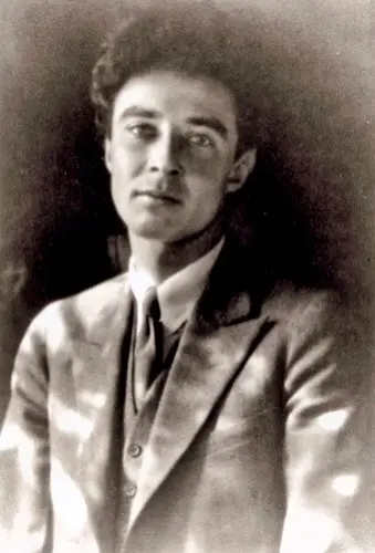 „Now I become death,the destroyer of worlds“ #oppenheimer #trinity #bomb #physician #scientist #usa #japan #ww2 #ludwiggoransson #heisenberg #nuclearpower #fyp 