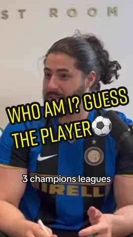 Who am I ⚽️Can you guess the player? #footballchallenge #guesstheplayer #futbol #fypシ #footballclips 