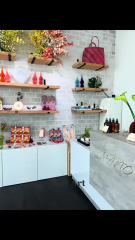 Come with me to do my nails @Mano #nailart #nailsart 