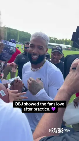 The fans went crazy for OBJ after practice. 💜💜 @Odell Beckham Jr. #ravens #nfl #obj 