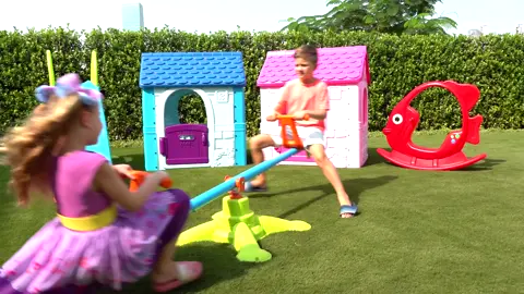Diana and Roma change the time and play with dolls #diana #roma #dianaandroma #kid #kids #forkid #forkids #family #funny #playingt #toys #together #game  #