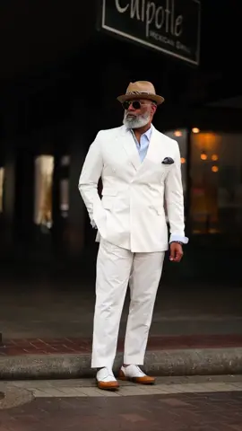 These HOTT summer nights, but you the boss! @TAFT #dadmoves #fyp #silverfox #stayhumble #inspire #impact #taft 