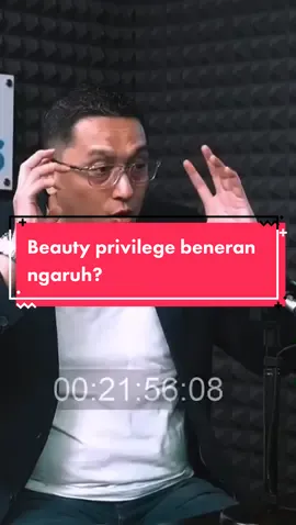 Kamu pikir good looking atawa beauty privilege itu ngaruh gak sih di dunia kerja? #goodlooking #beautyprivilege #duniakerja #sukadukakerja #tommcifle #ranggatalk #behindthebusiness 