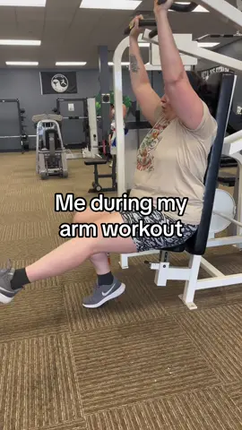 I’ll just have t-rex arms the rest of the day I guess 😅  #armday #armdayworkout #armdayexercises #gymhumor #workouthumor #armdayhumor 