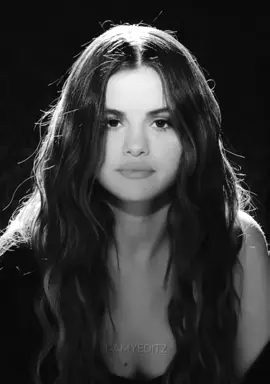 This is a modern fairy tale  #selenagomez #loseyoutoloveme #thehearthwantswhatitwants 